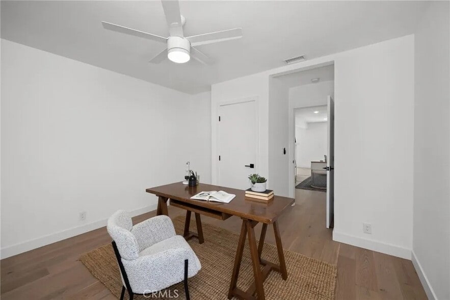 Building Photo - 3518 S Burnside Ave