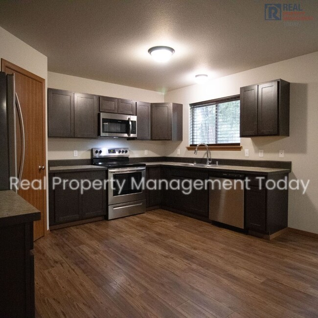 Building Photo - $200.00 OFF MOVE IN! Charming 3 Bedroom 2....