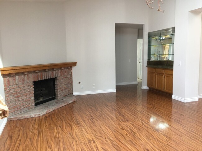 Building Photo - 3317 Vista Rocosa