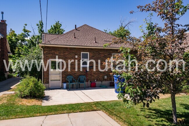 Building Photo - 1655 E 900 S