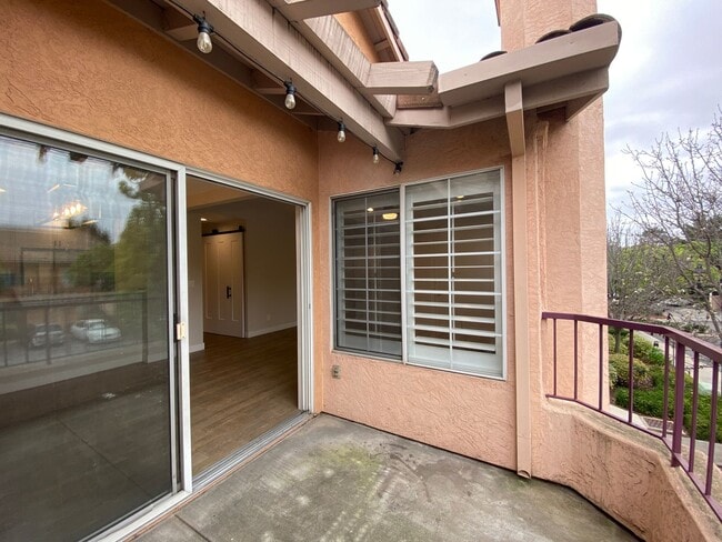 Building Photo - *Special Offer*Beautifully Renovated Condo in Rancho Bernardo!