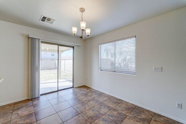 Building Photo - READY TO VIEW NOW! Spacious 3 Bed 2 Bath home in the Estrella Neighborhood
