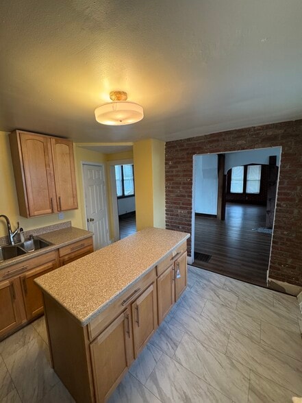 Building Photo - 58 Caledonia St NE