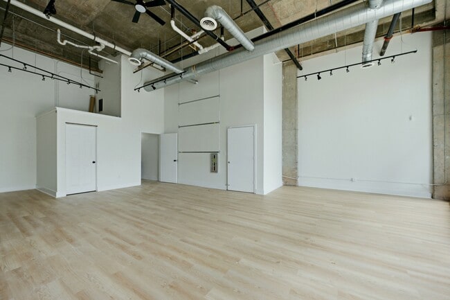 Building Photo - 333 Nelson St SW