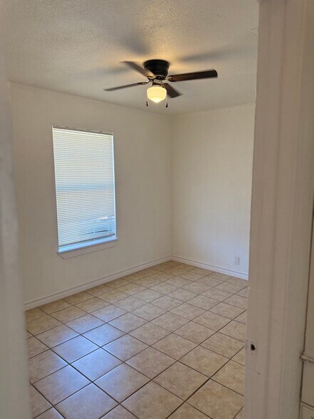 Building Photo - 600 Ellor Dr