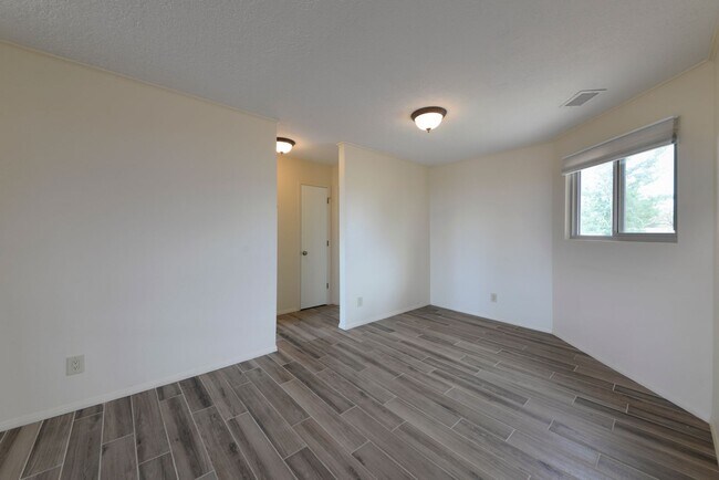 Building Photo - Amazing 4 Bedroom with Views SE Rio Rancho!