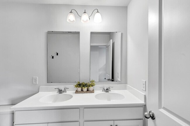 Building Photo - Ways Station Golf course community in Richmond Hill Plantation - 4 Bed/2.5 Bath