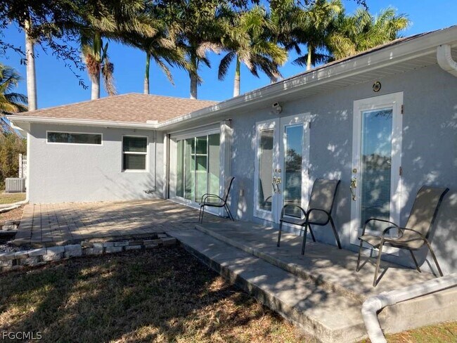 Building Photo - 546 SE 5th Ave