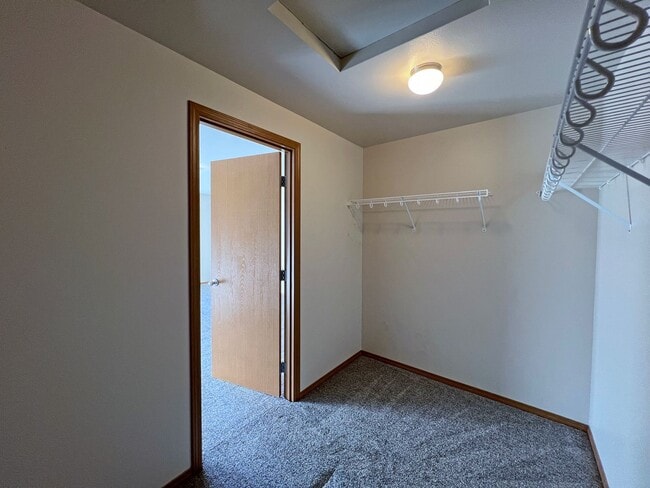 Building Photo - Price Drop!-Exceptional 2200 sq ft Three Bedroom 2 Bath Rambler in Fed Way - with A/C