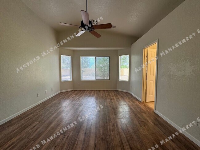 Building Photo - BEAUTIFUL 3 BEDROOM 2 BATHROOM HOME IN GOODYEAR
