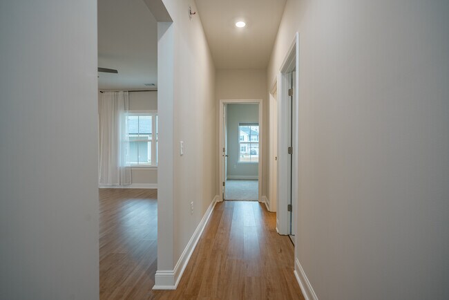 Building Photo - 106 Holland Dr