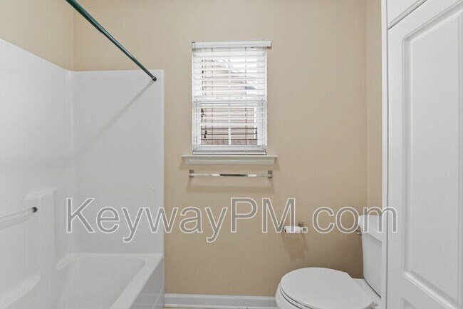 Building Photo - 435 St Julian Pl