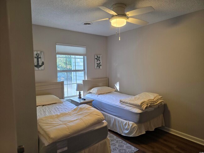 Building Photo - 1 Club Cir