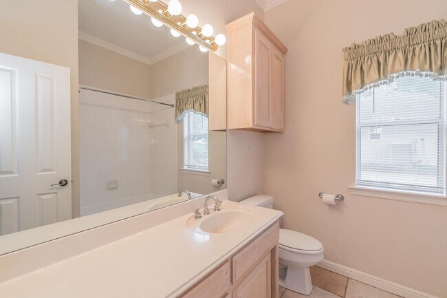 Building Photo - Beautiful 4 Bedroom Home in Ridgmar