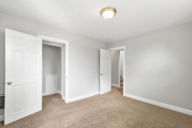 Building Photo - Stunning 4 bedroom home in Overbrook avail...