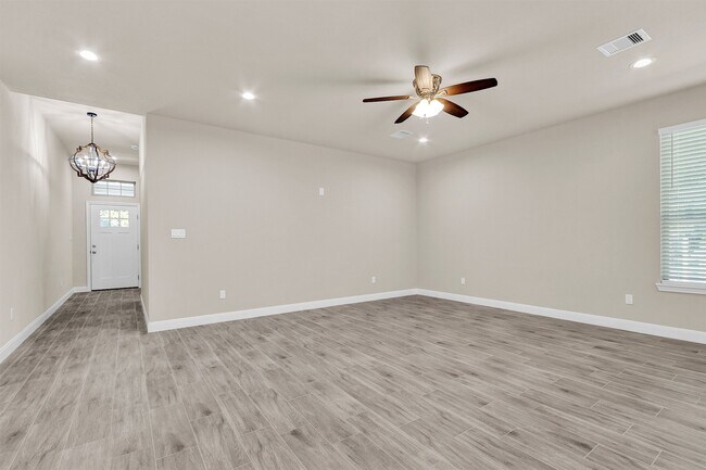 Building Photo - 11101 Park Dr