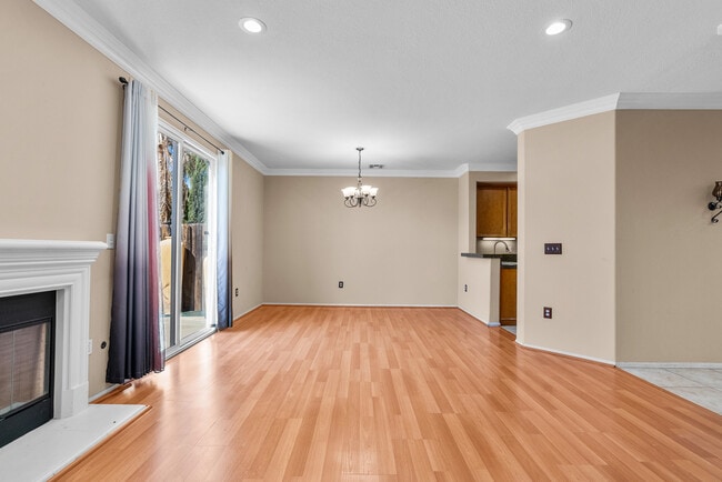 Building Photo - 9447 Hendrix Ln