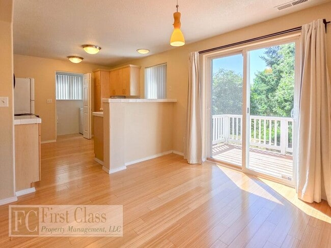 Building Photo - 503 SW 207th Ave