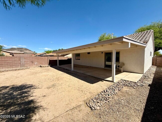 Building Photo - 2574 W Southern Star Dr