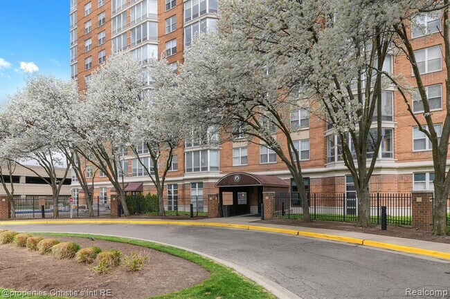 Primary Photo - 250 E Harbortown Dr