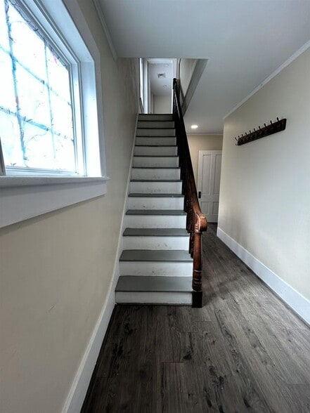 Building Photo - 565 White Mountain Hwy