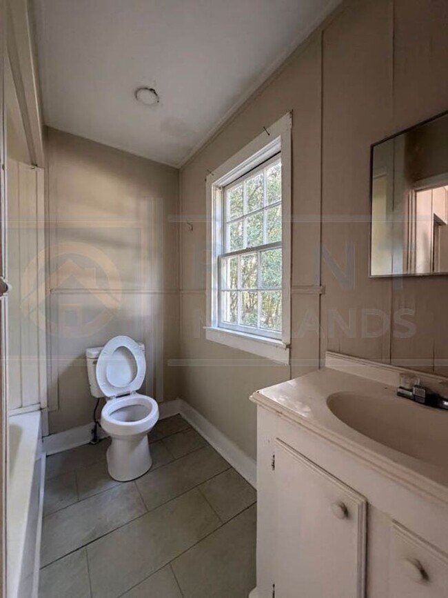 Building Photo - 3 Bedroom Home Available in Columbia