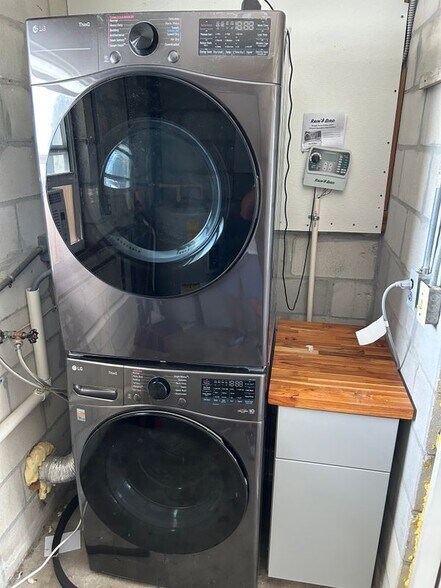 Building Photo - 735 42nd Ave NE