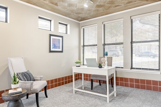 Building Photo - 221 Brighton Way