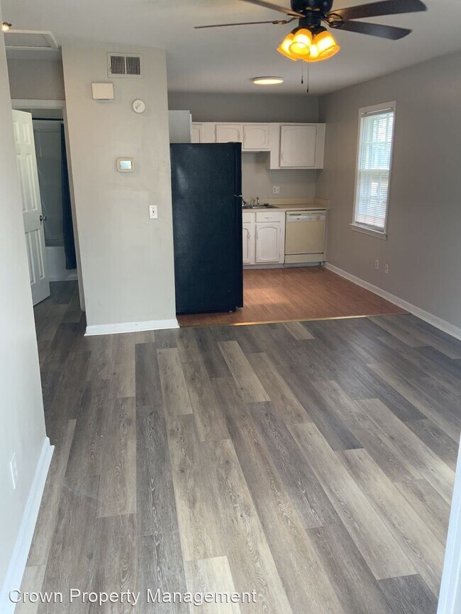 2 br, 1 bath House 1026 B Orangeburg Drive 1026 Orangeburg Dr West