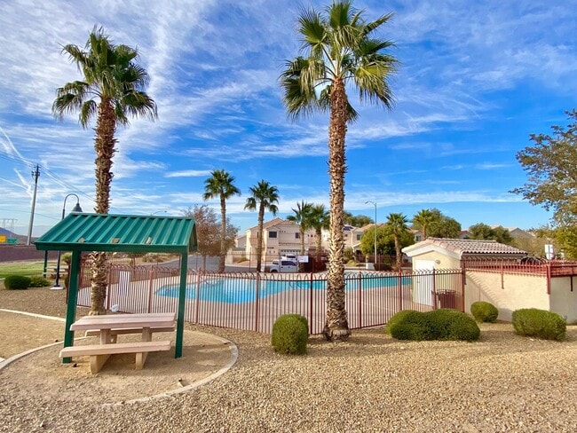 Building Photo - OVELY  2 BED ROOM 2 BATHROOM TOWNHOES LOCATED IN A GATED COMMUNITY IN HENDERSON