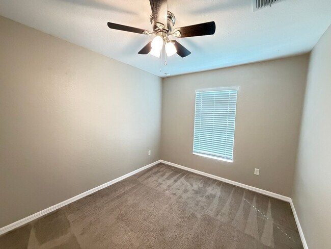 Building Photo - AWESOME 3 BD/2BA Home in Beautiful Ocala!!!
