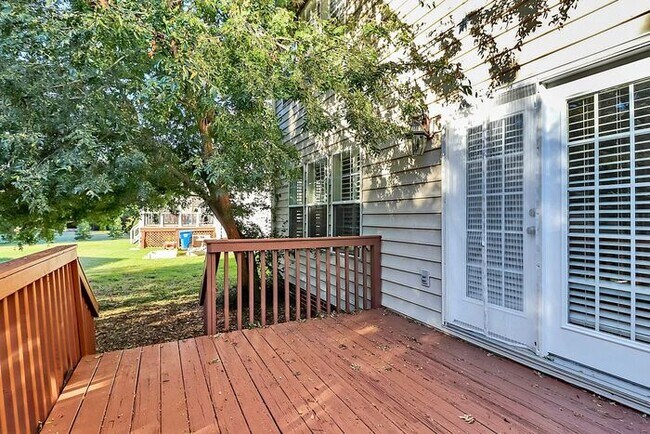 Building Photo - Wonderfully Updated 4BD/2.5BA Cul-de-Sac Home!