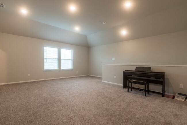 Building Photo - Gorgeous Two Story Home Featuring 2 Living spaces, 5 Bedrooms, and 3.5 Baths