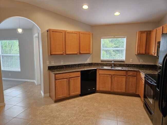 Building Photo - Annual Rental - Lovely 3 Bedroom 2 Bathroo...