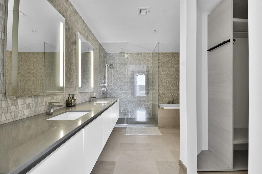 Building Photo - 88 SW 7th St