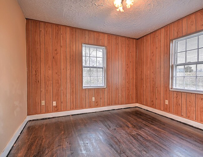 Building Photo - 6456 Blue Springs Pkwy