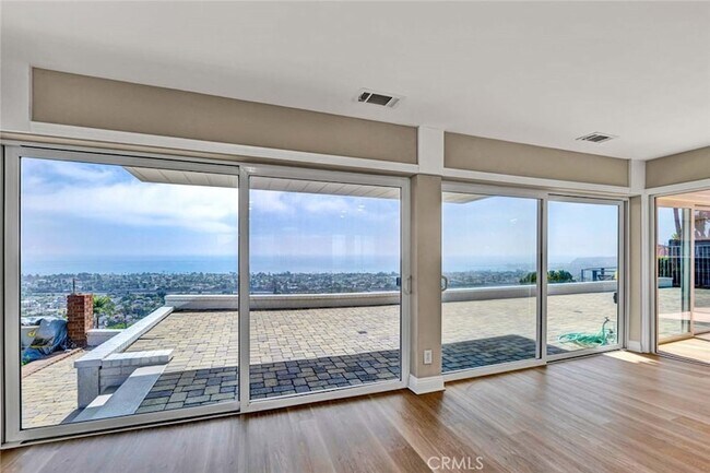 Building Photo - 3921 Calle Real