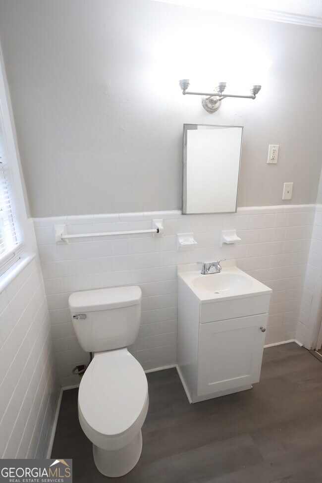 Building Photo - 351 Brook St