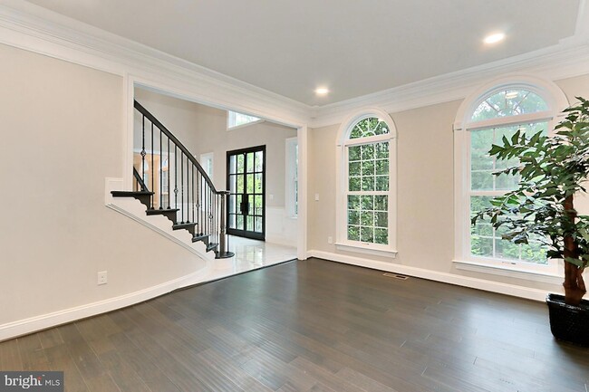 Building Photo - 6526 Dearborn Dr