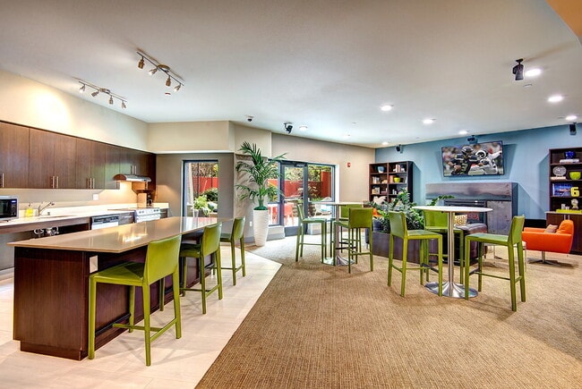 Building Photo - Canvas