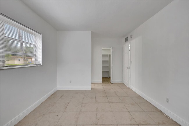 Building Photo - 1916 SW 11th St