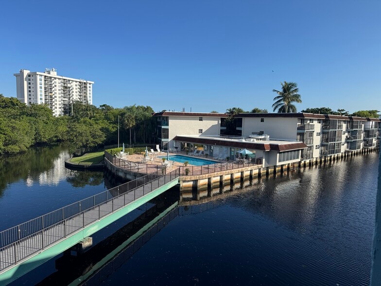 Building Photo - 1752 NW 3rd Ter