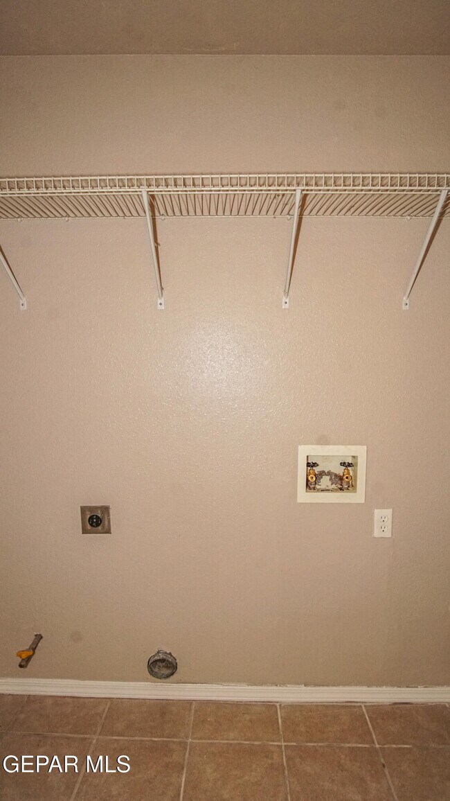 Building Photo - 12841 Tierra Ayala Dr