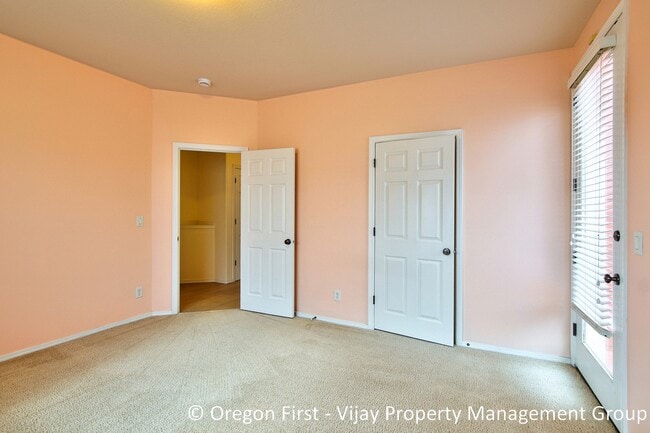 Building Photo - 10568 SW Washington St