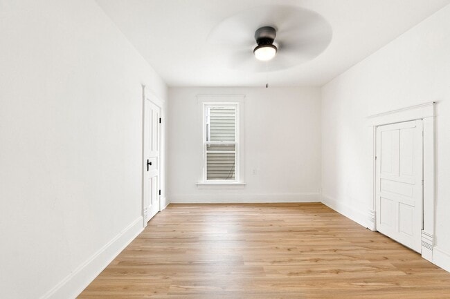 Building Photo - New Listing! 3 Bedroom House!