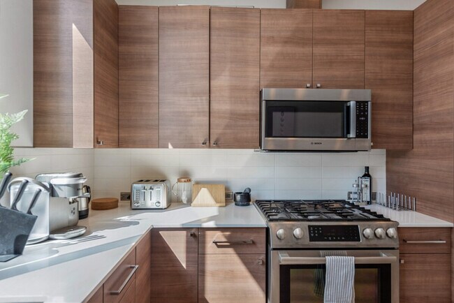 Building Photo - 1503 E Spruce St