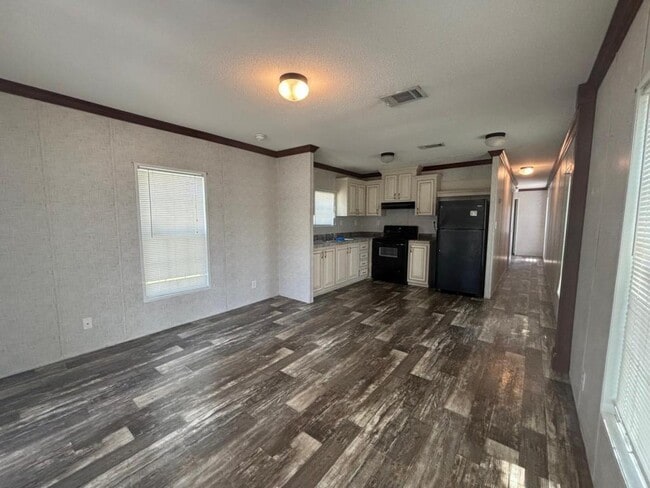 Building Photo - 335 SE Balboa Dr