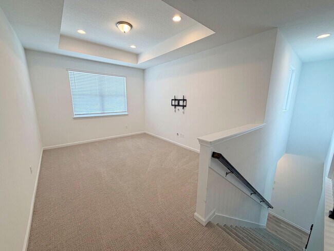 Building Photo - Beautiful 3 Bedroom, 2.5 Bathroom Townhome + Loft in Gated SilverLeaf Community