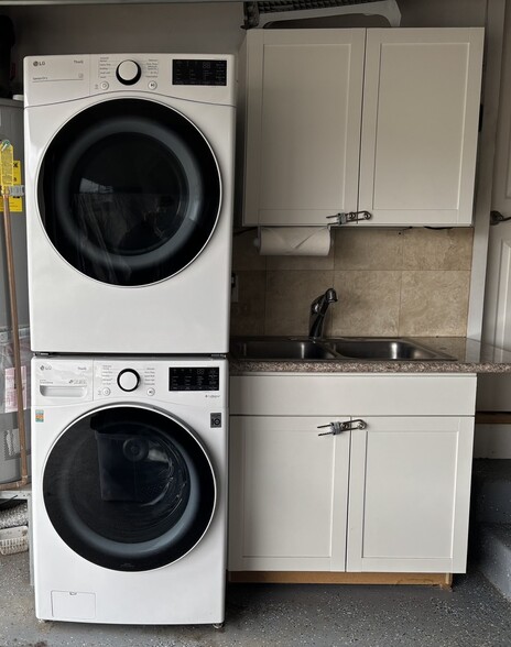 Washer and Dryer (in garage) - 4710 Jewel St