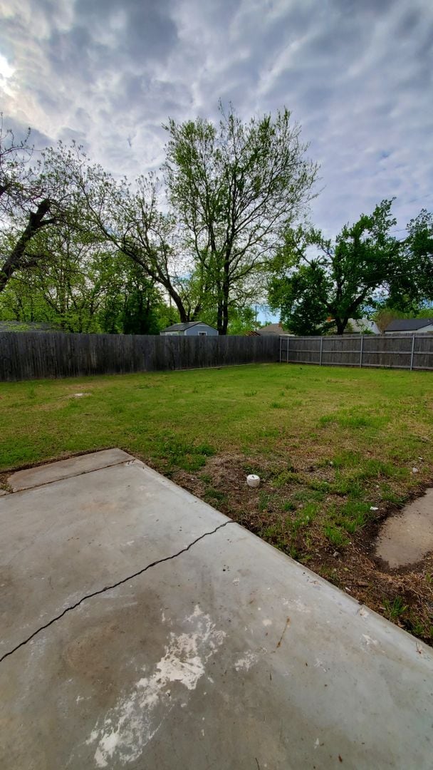 Building Photo - (2) Bed/(1) Bath Available NOW! Updated!